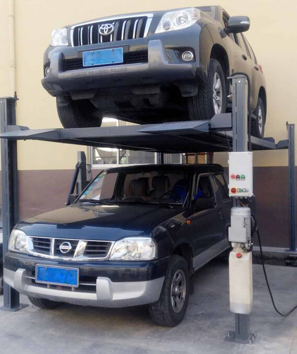 重慶四柱簡易升降立體停車設備安裝效果.jpg